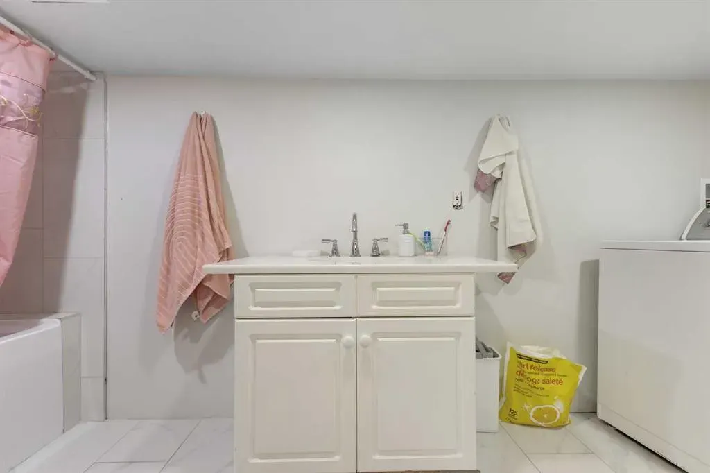12 Templehill Bay NE