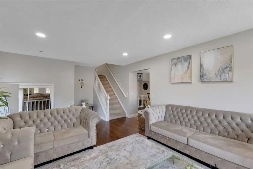 12 Templehill Bay NE