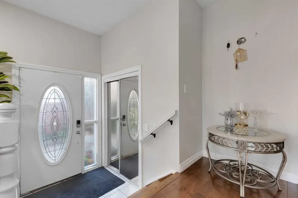 12 Templehill Bay NE