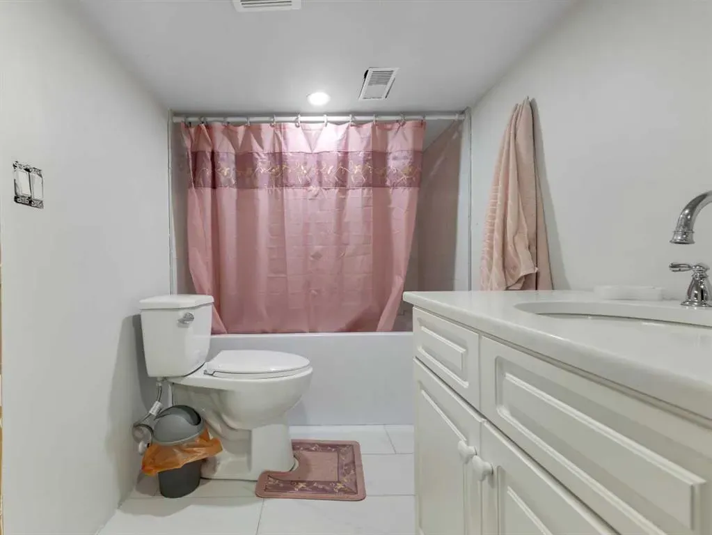12 Templehill Bay NE