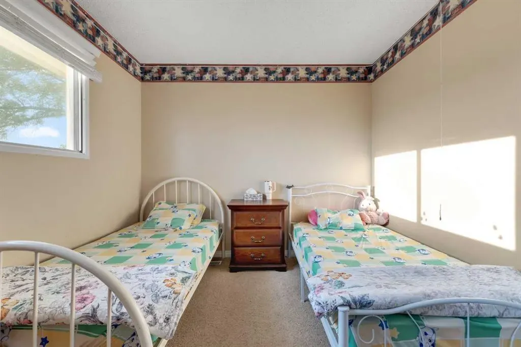 12 Templehill Bay NE