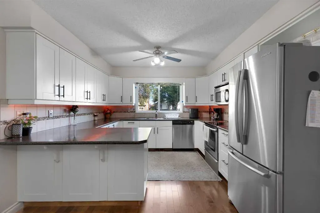 12 Templehill Bay NE