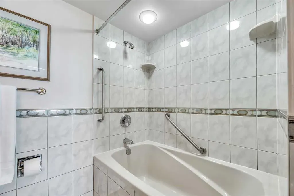 300 Meredith Road NE, #610