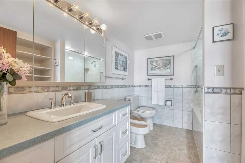 300 Meredith Road NE, #610