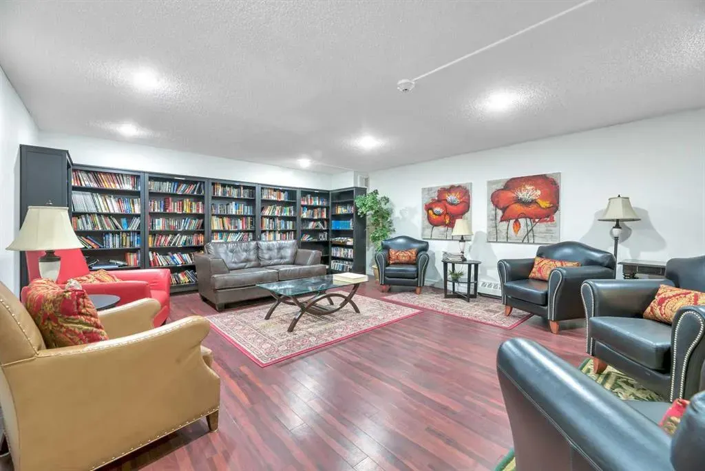 300 Meredith Road NE, #610