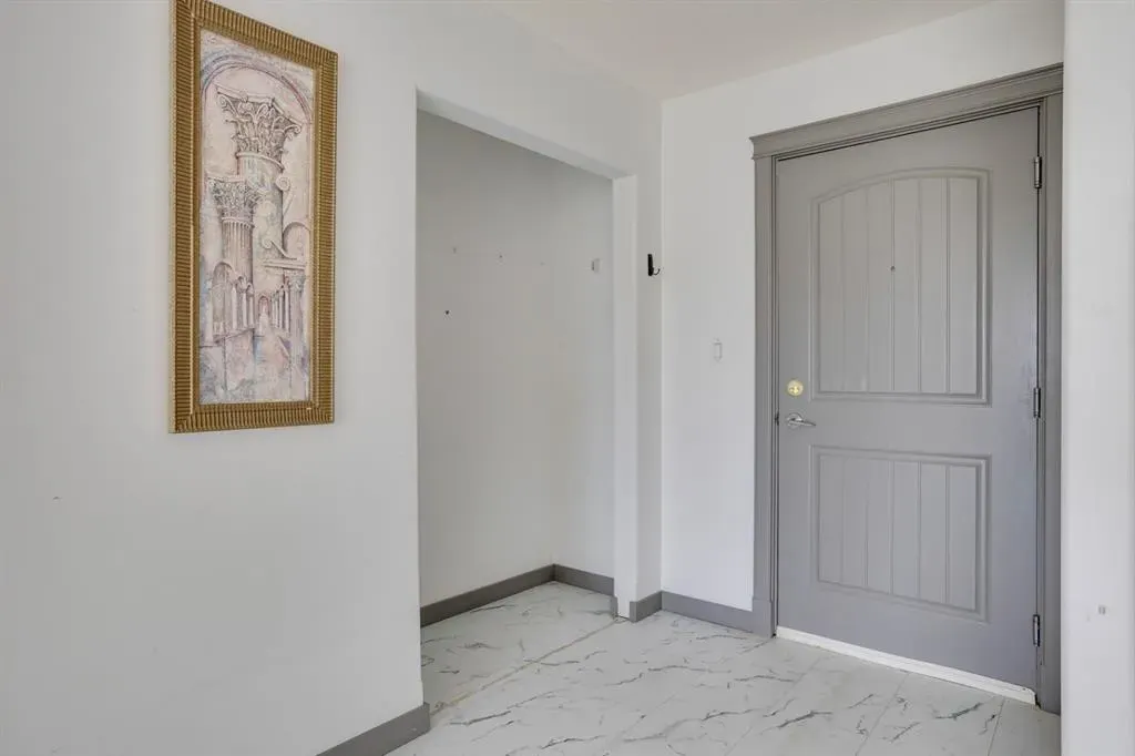 8535 Clearwater Court, #206