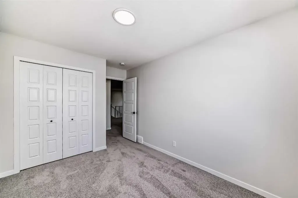 374 Corner Glen Way NE