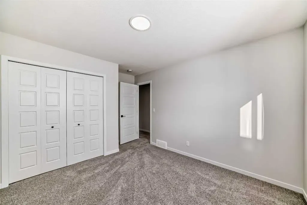374 Corner Glen Way NE