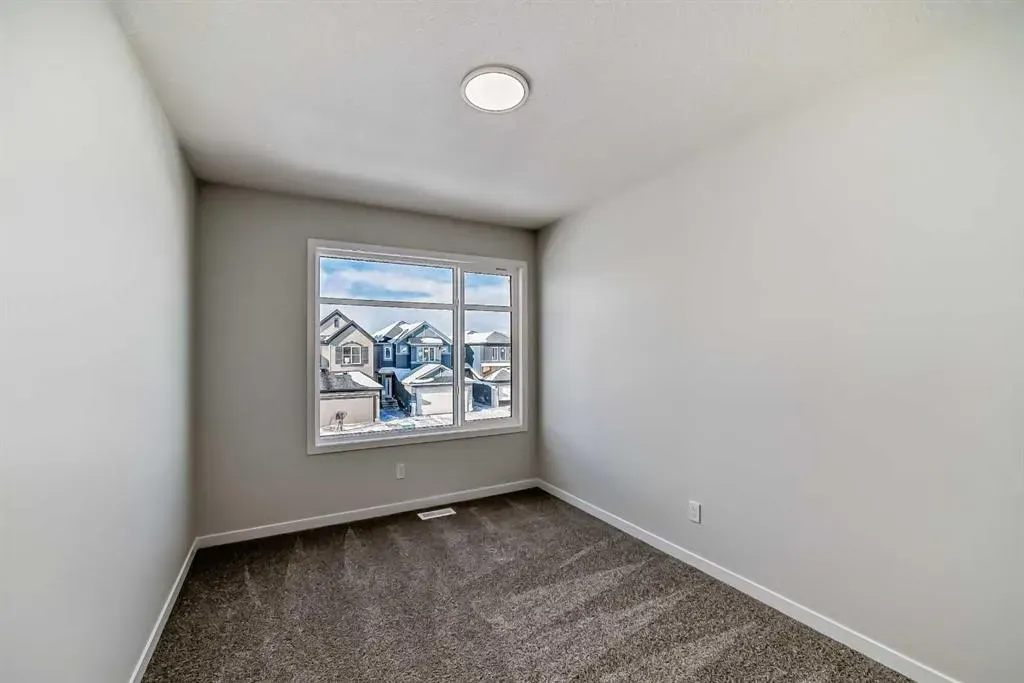 374 Corner Glen Way NE