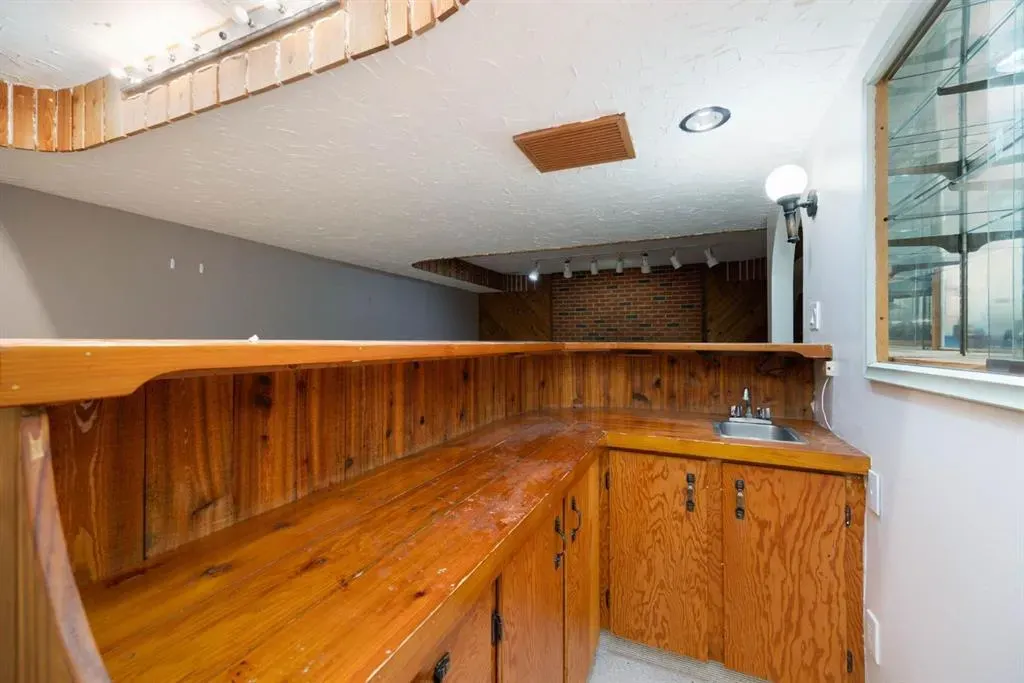 225 Cardinal Drive