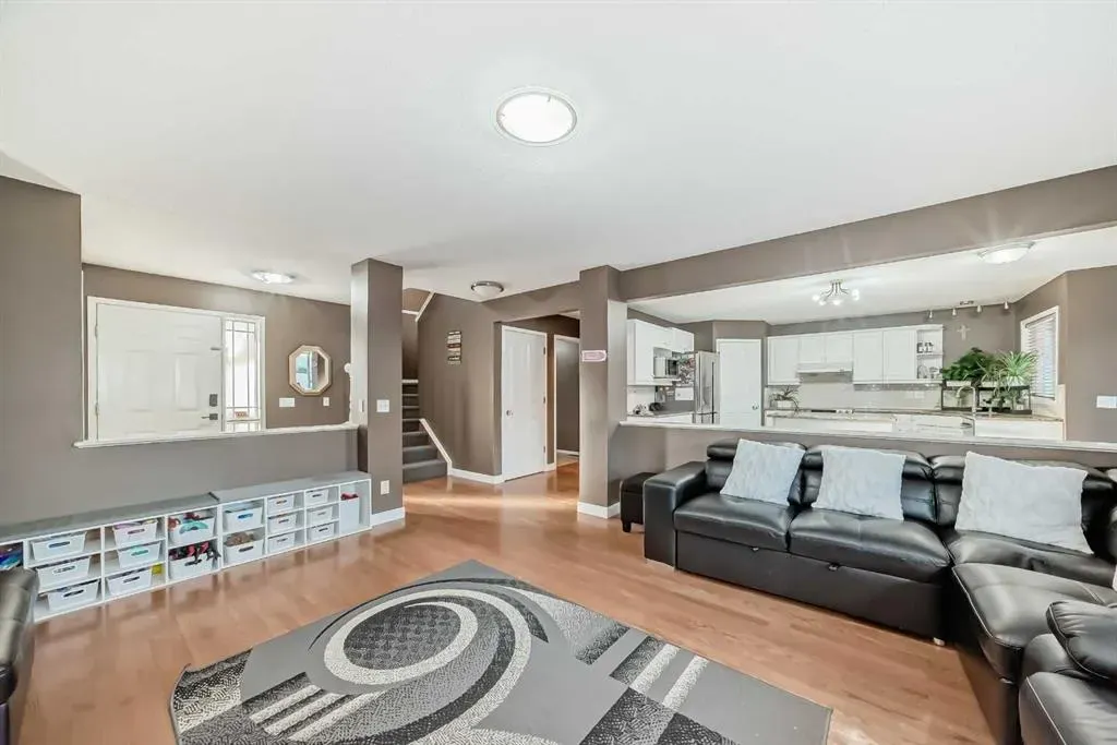 44 Chaparral Way SE