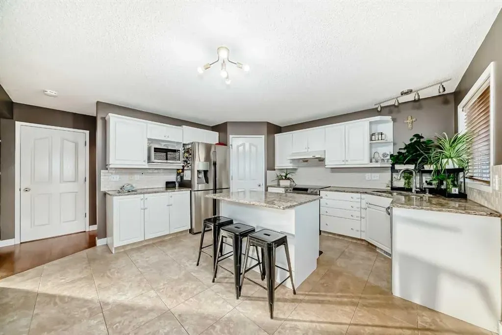 44 Chaparral Way SE