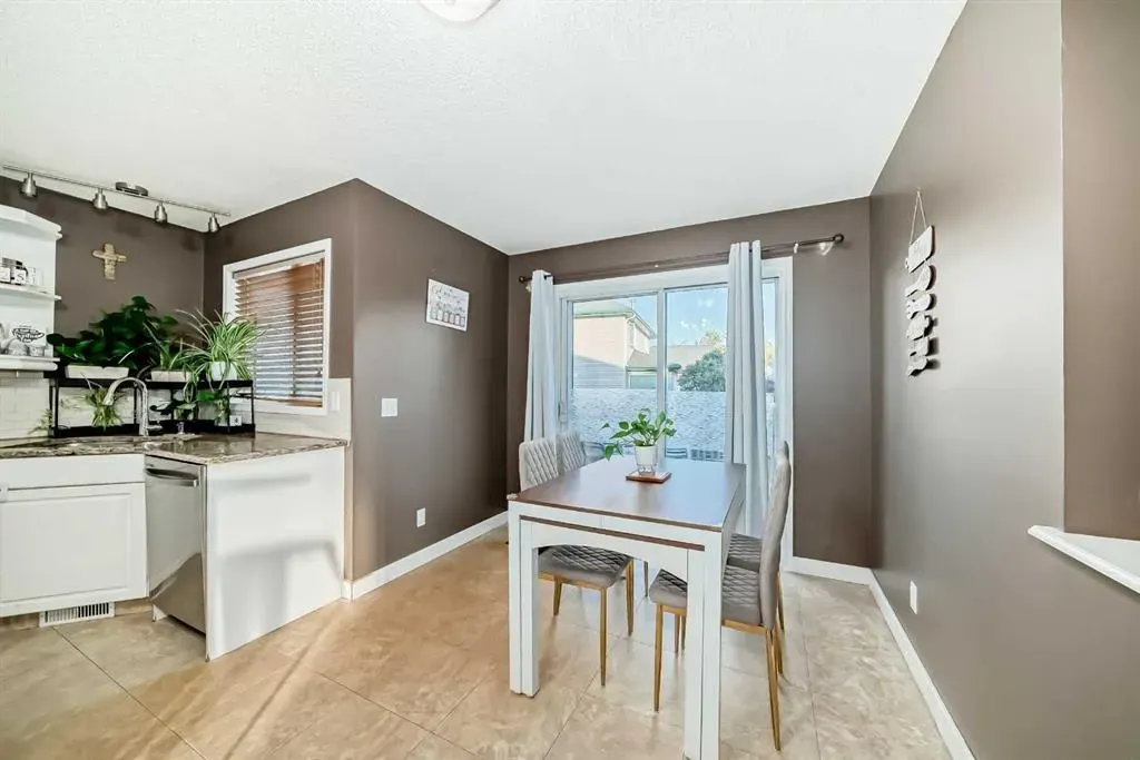 44 Chaparral Way SE