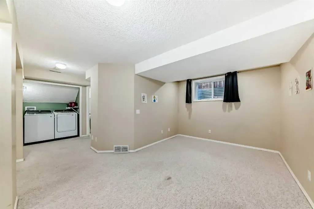 44 Chaparral Way SE