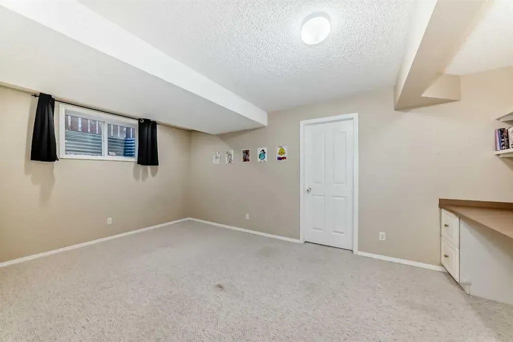 44 Chaparral Way SE