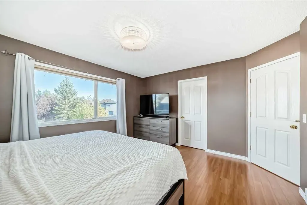 44 Chaparral Way SE