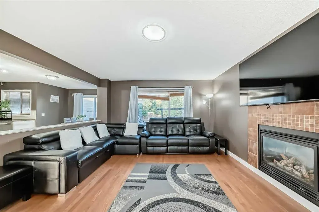 44 Chaparral Way SE