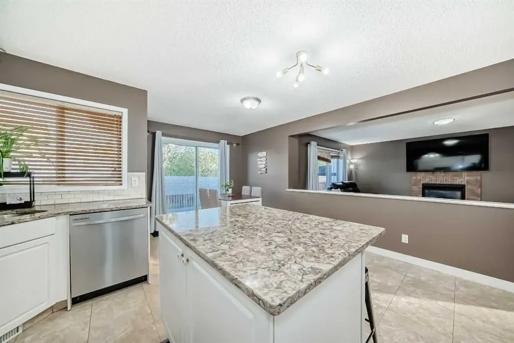 44 Chaparral Way SE