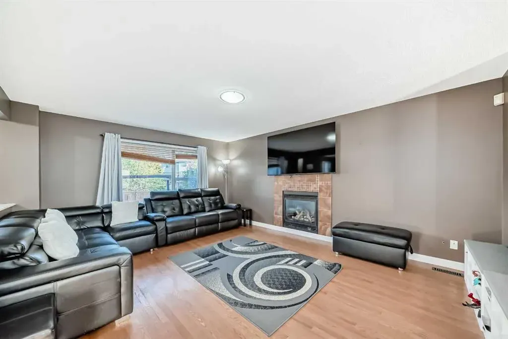 44 Chaparral Way SE