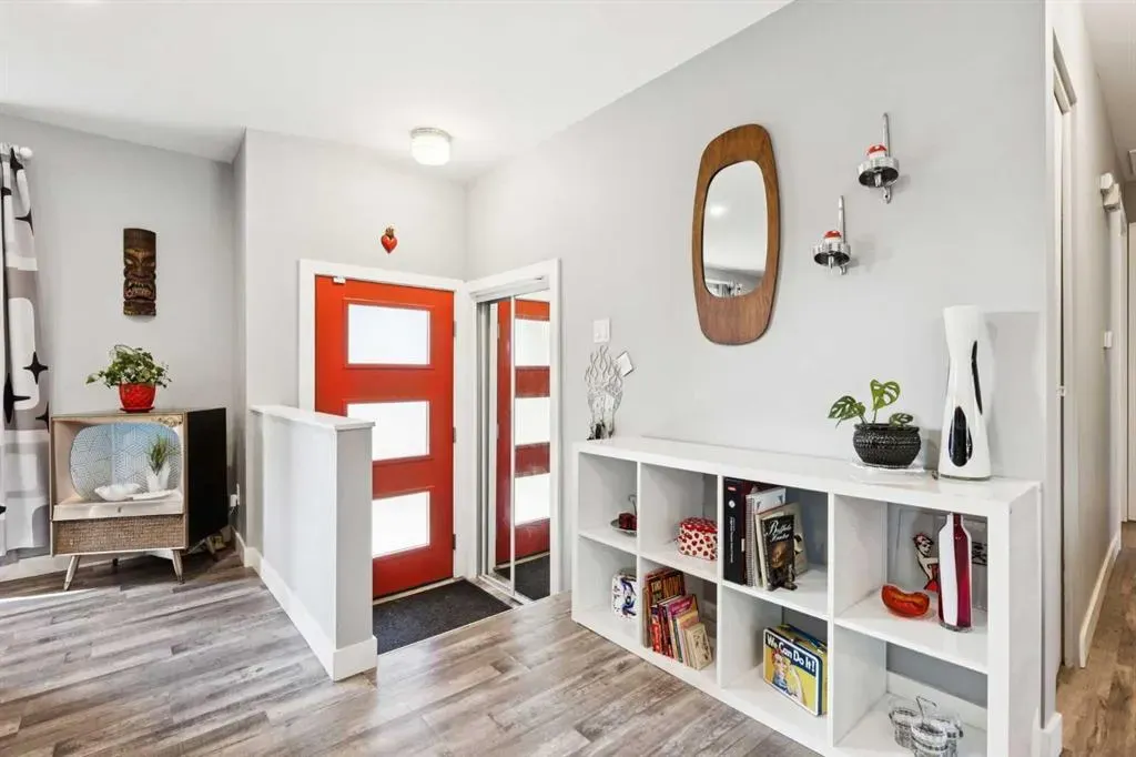 224 CEDARBRAE Crescent SW