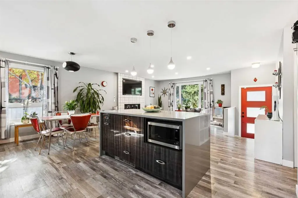 224 CEDARBRAE Crescent SW