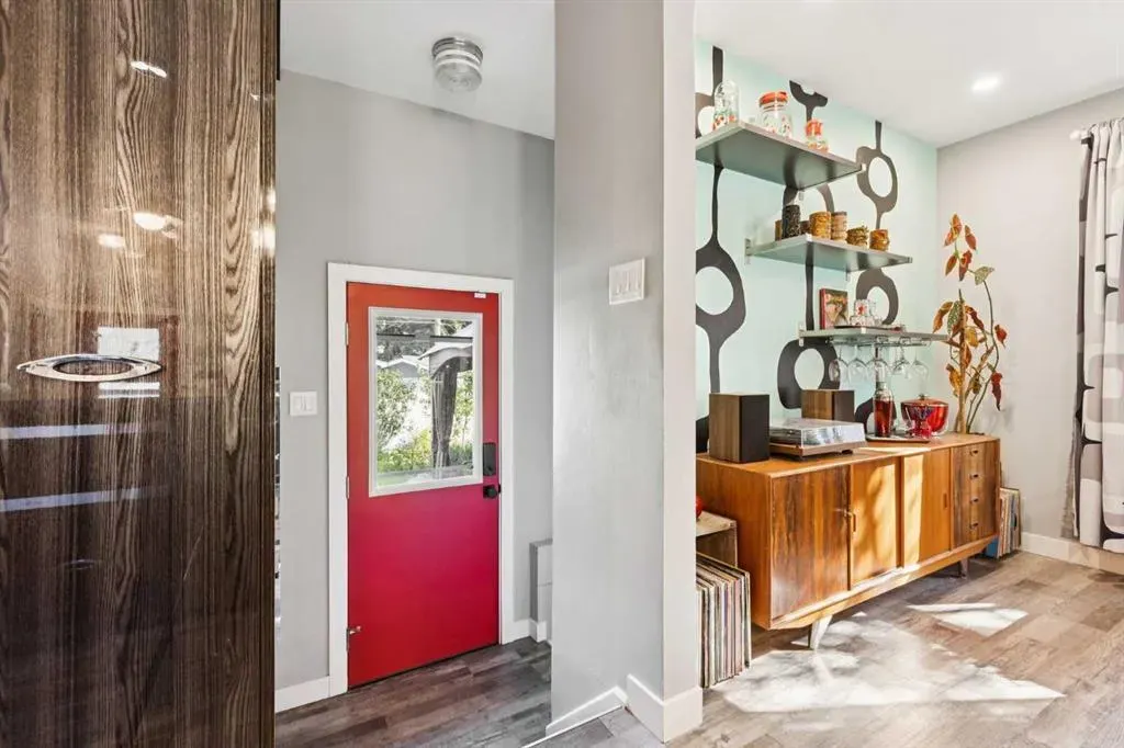 224 CEDARBRAE Crescent SW