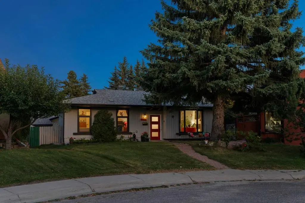 224 CEDARBRAE Crescent SW