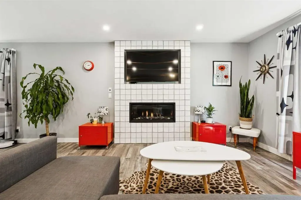 224 CEDARBRAE Crescent SW
