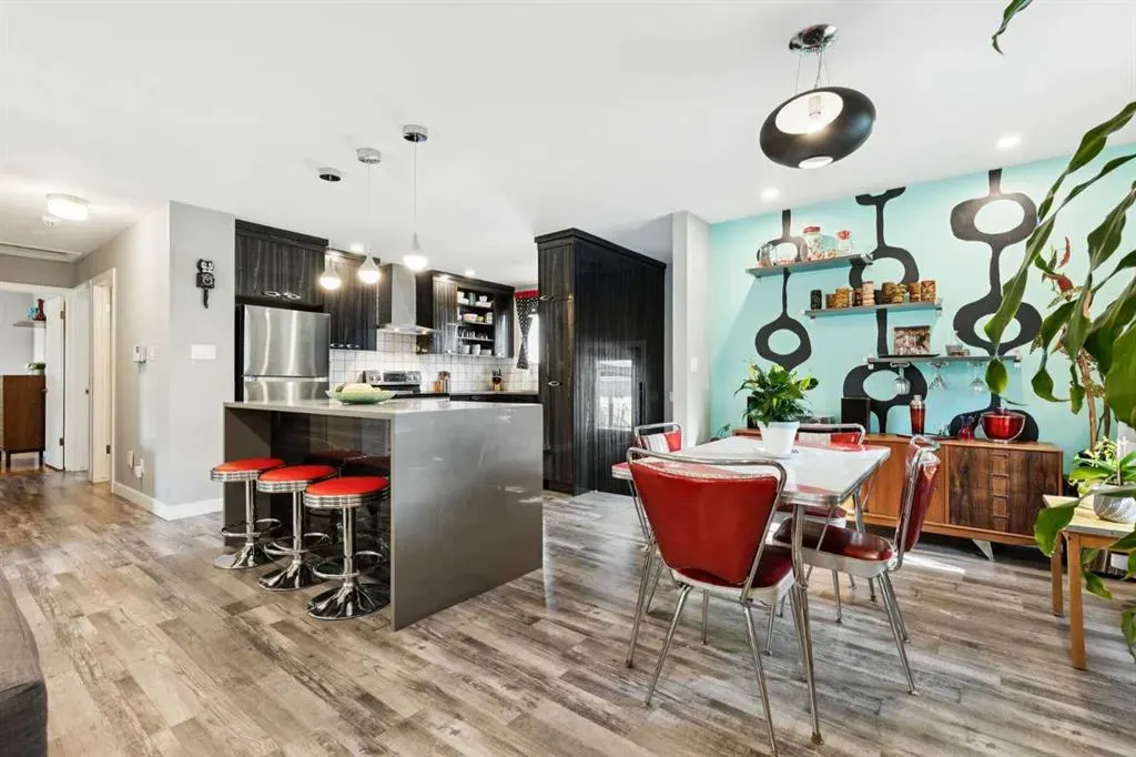224 CEDARBRAE Crescent SW