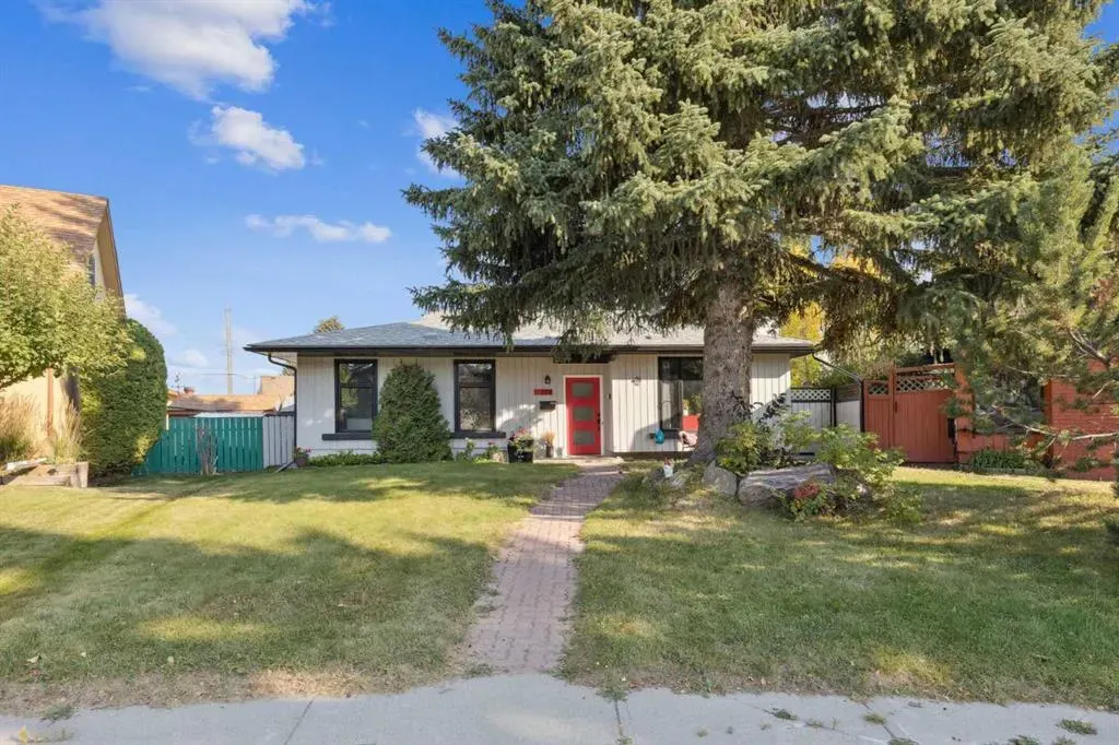 224 CEDARBRAE Crescent SW