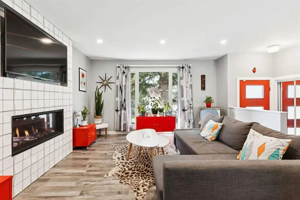 224 CEDARBRAE Crescent SW