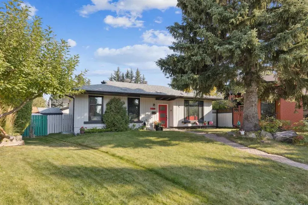 224 CEDARBRAE Crescent SW