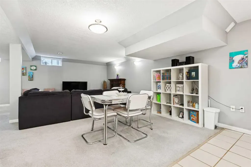 224 CEDARBRAE Crescent SW