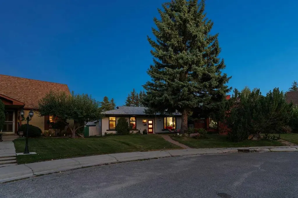 224 CEDARBRAE Crescent SW