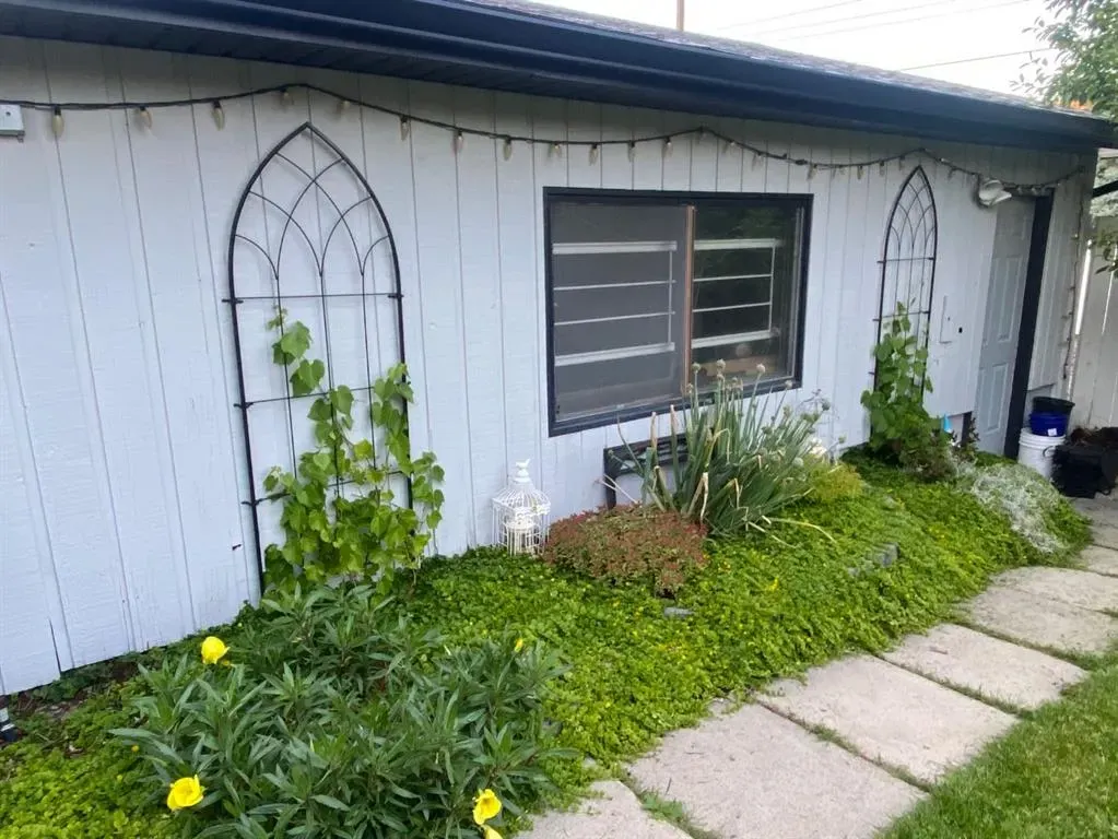 224 CEDARBRAE Crescent SW