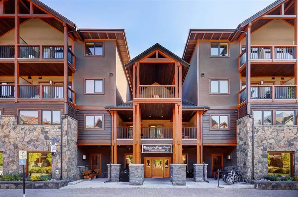 808 Spring Creek Drive, #415