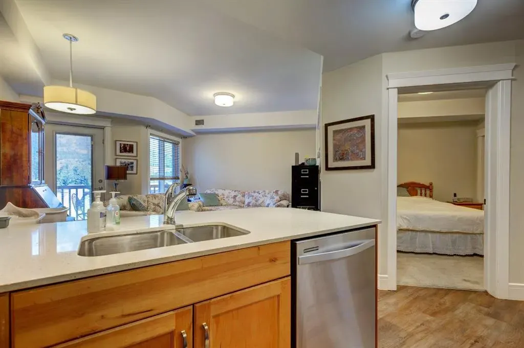 808 Spring Creek Drive, #415
