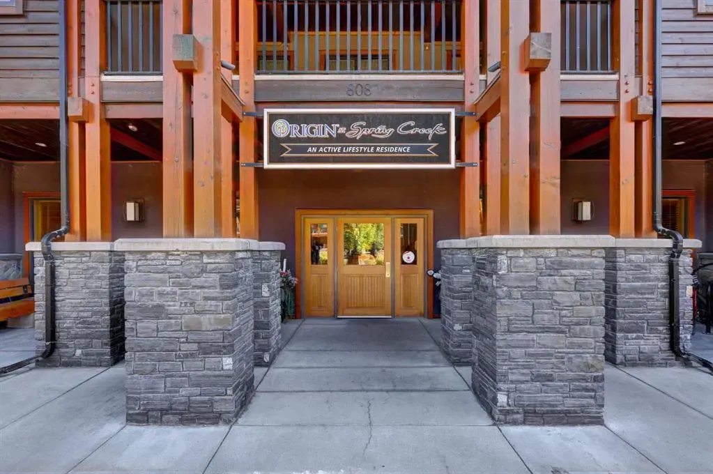 808 Spring Creek Drive, #415