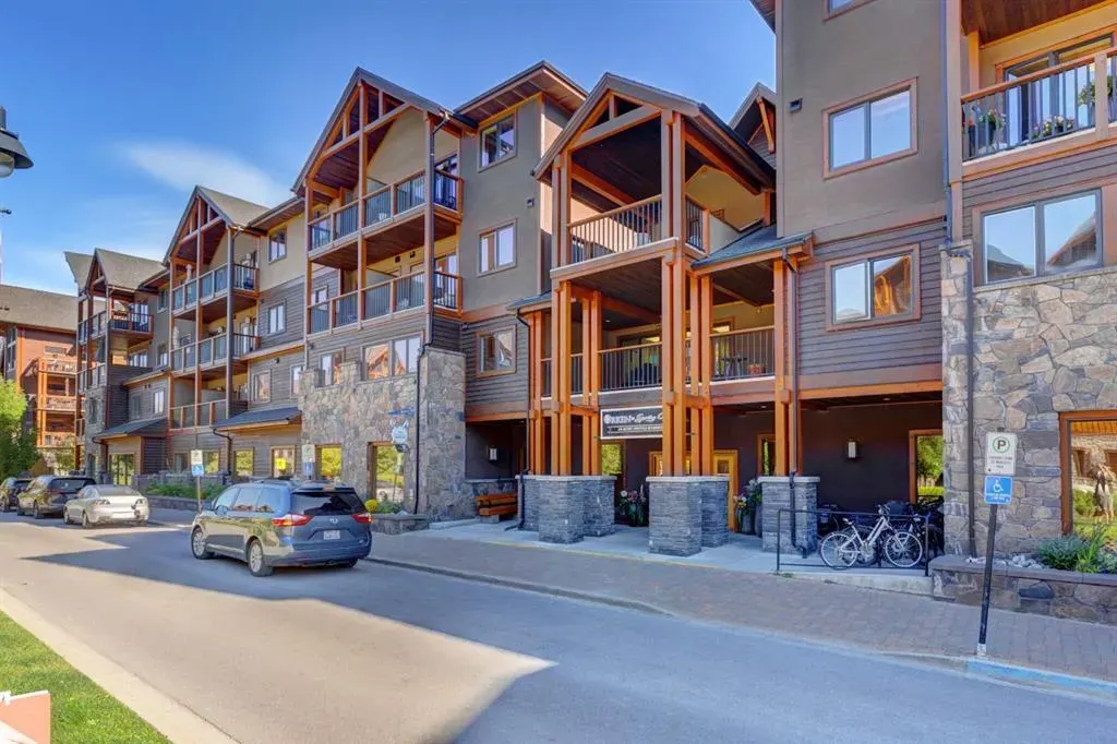 808 Spring Creek Drive, #415