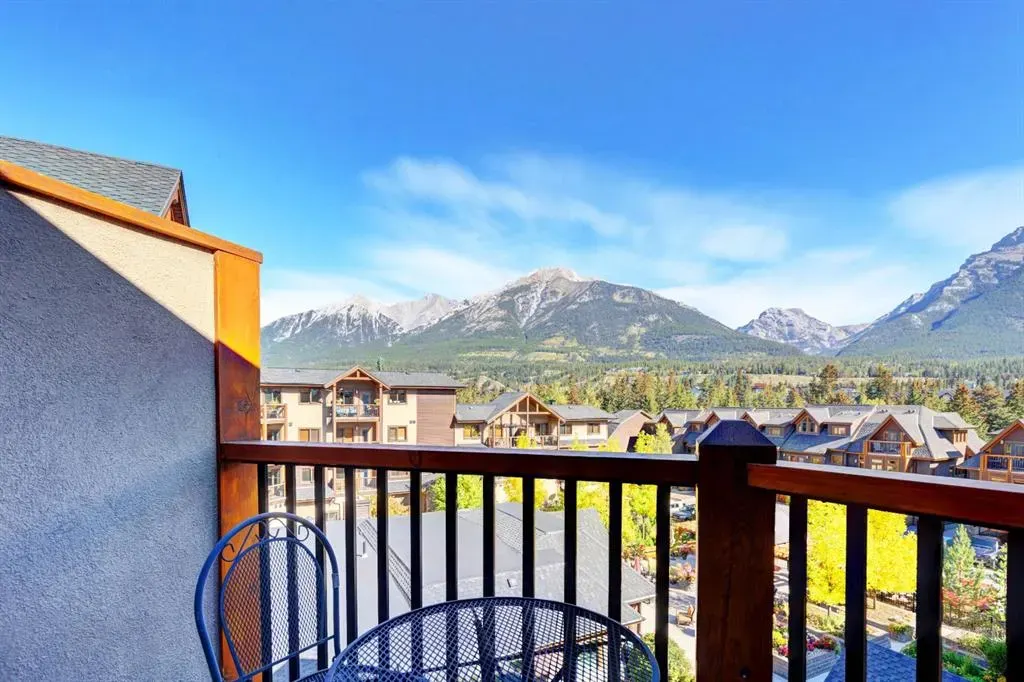 808 Spring Creek Drive, #415