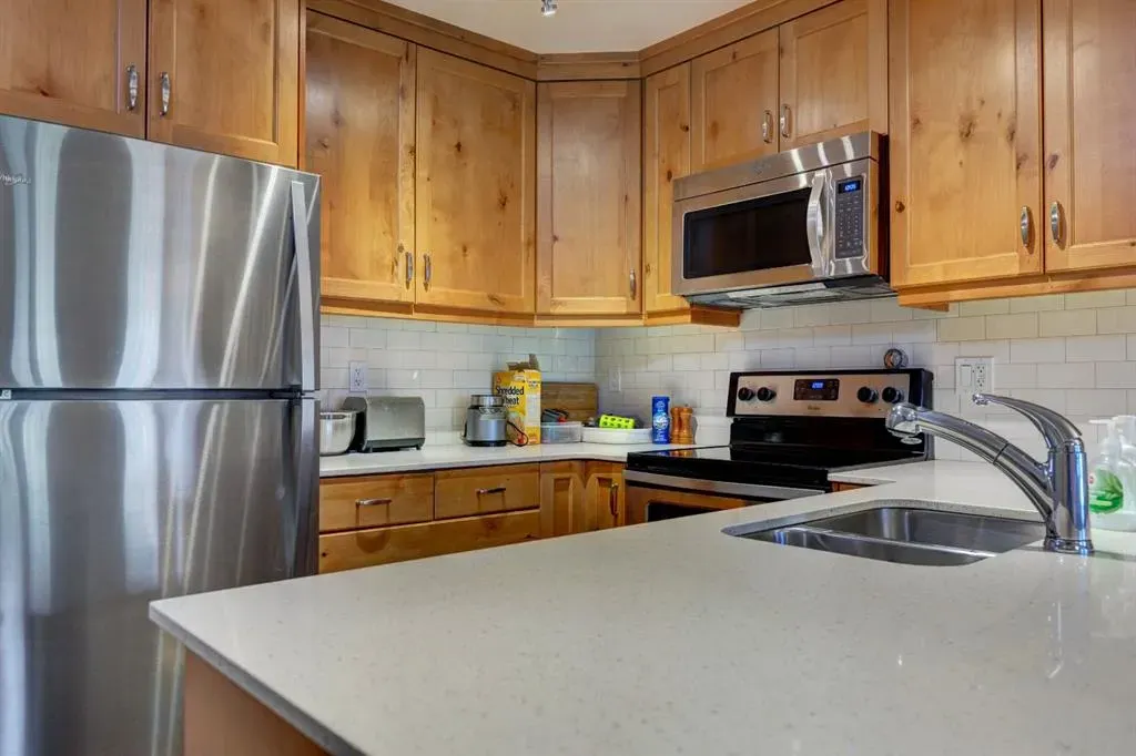 808 Spring Creek Drive, #415