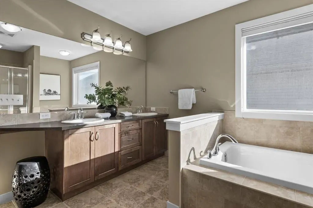 133 Sage Valley Close NW
