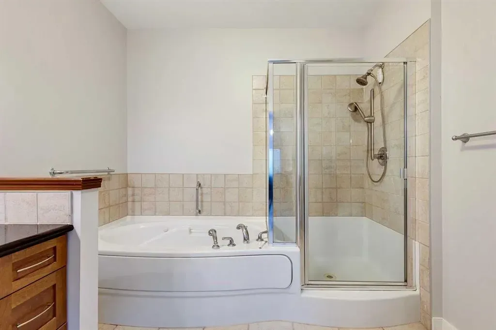 10 Discovery Ridge Close SW, #109