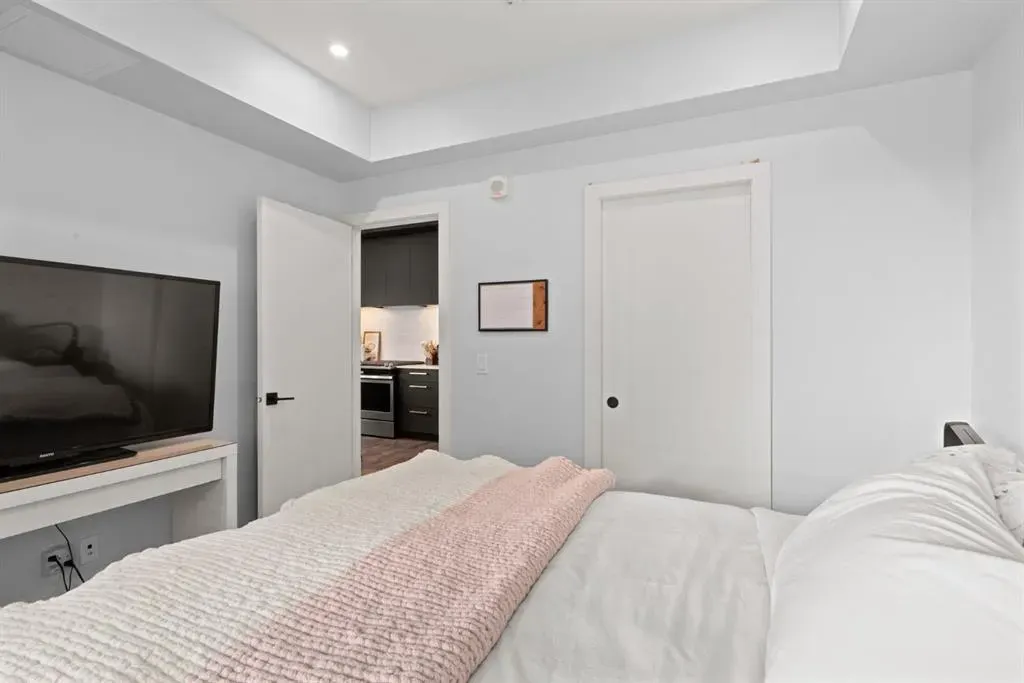 4275 Norford Avenue NW, #105