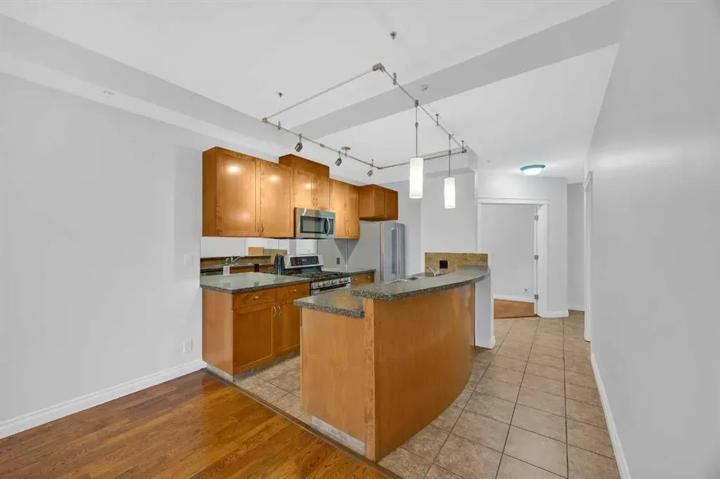 24 Hemlock Crescent SW, #3203
