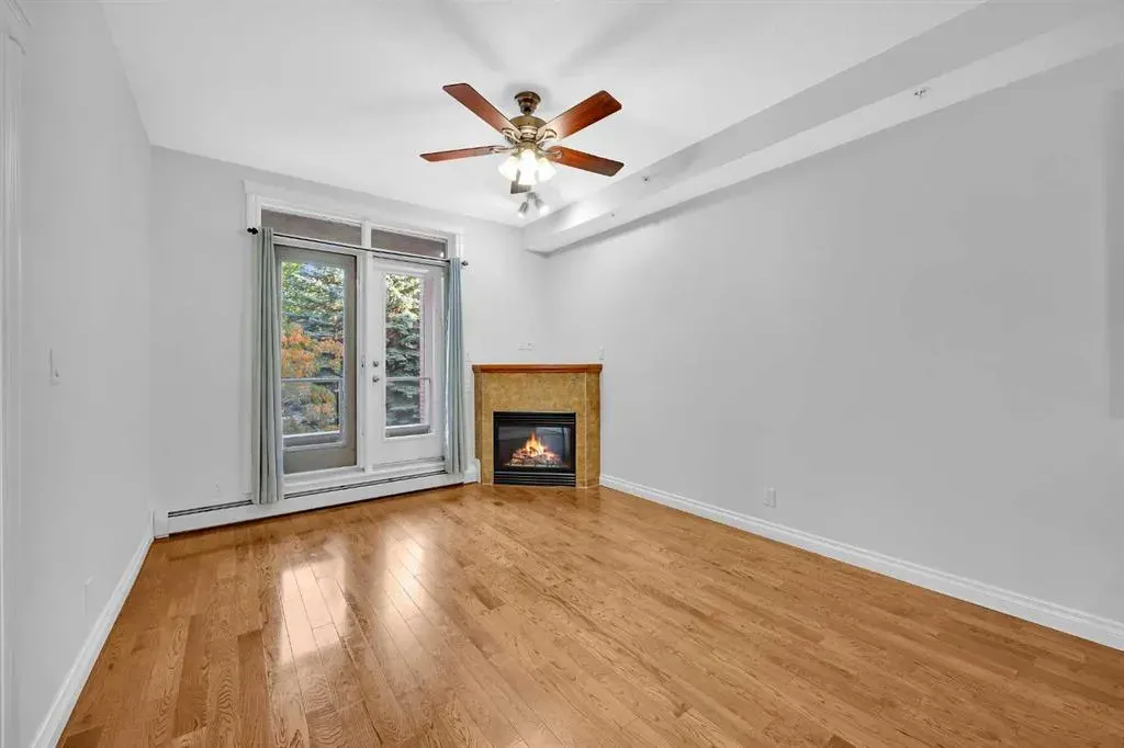 24 Hemlock Crescent SW, #3203