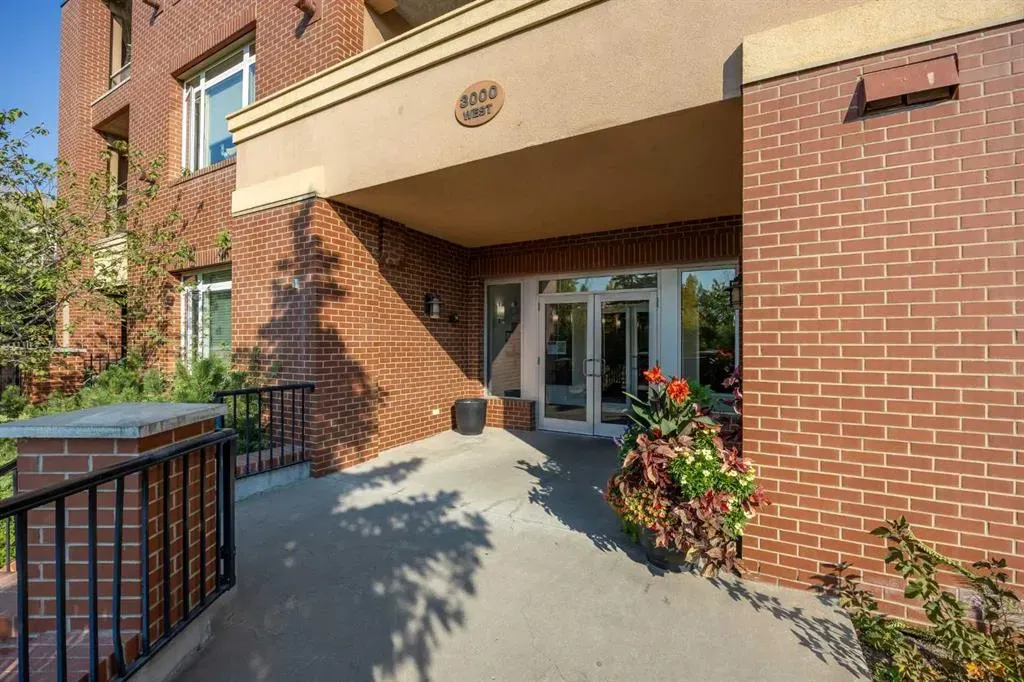 24 Hemlock Crescent SW, #3203