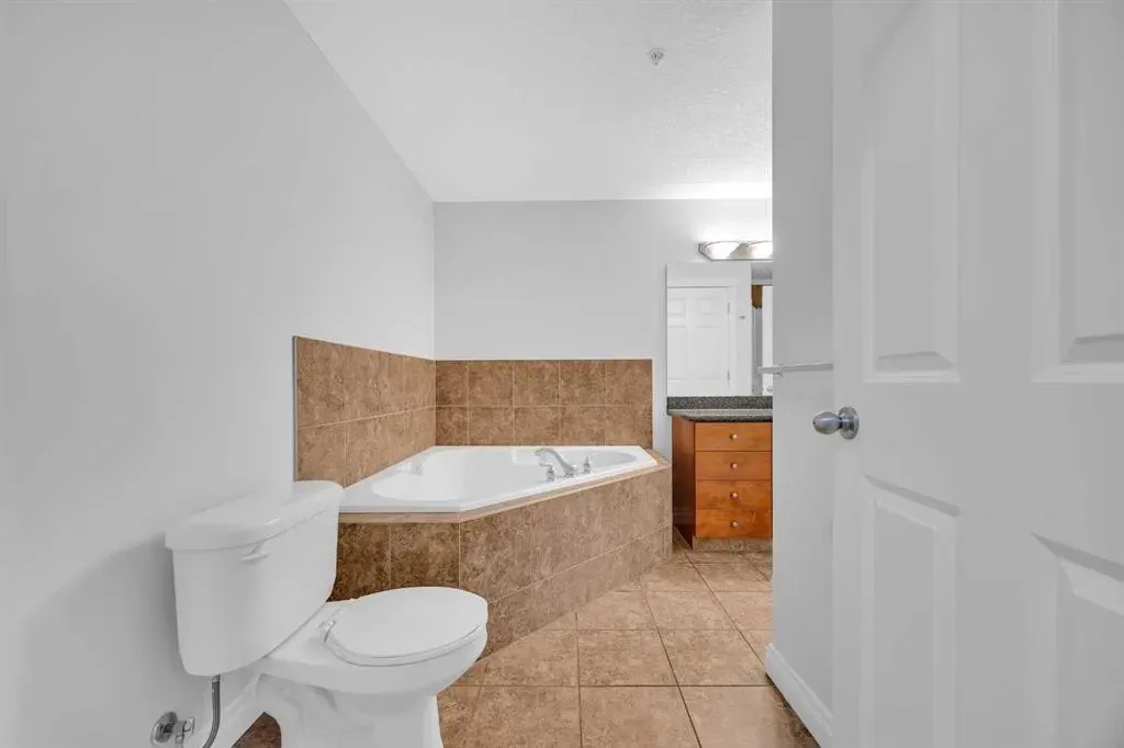24 Hemlock Crescent SW, #3203