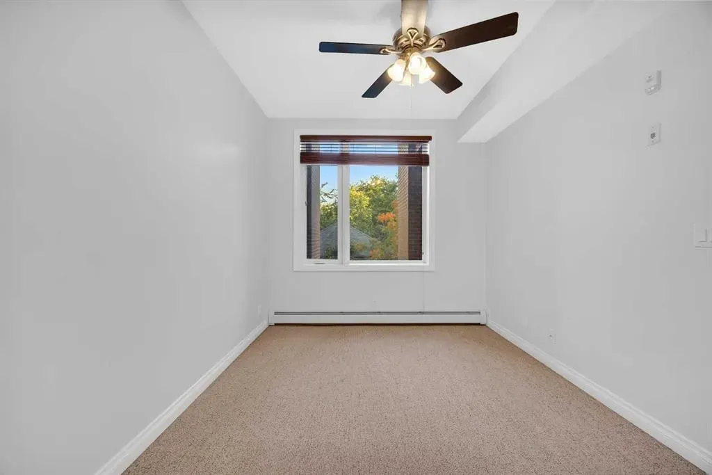 24 Hemlock Crescent SW, #3203