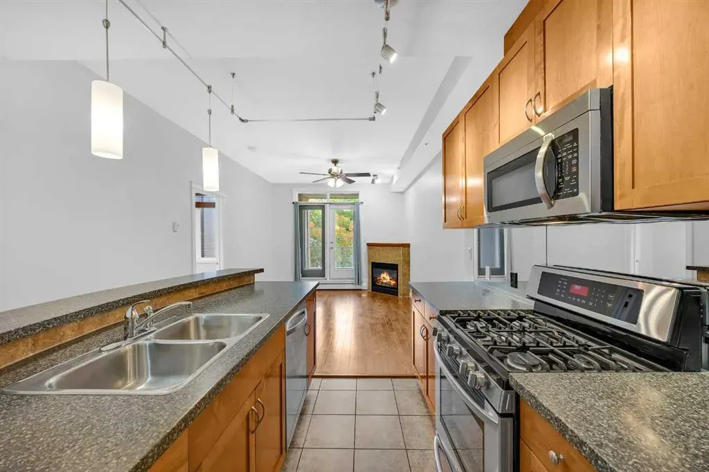 24 Hemlock Crescent SW, #3203